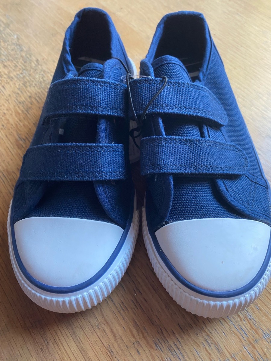 Boys size 11 canvas trainers