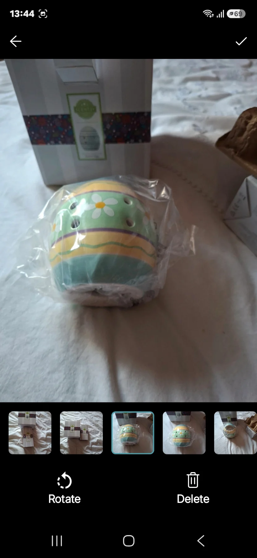 Scentsy mini plug in egg warmer