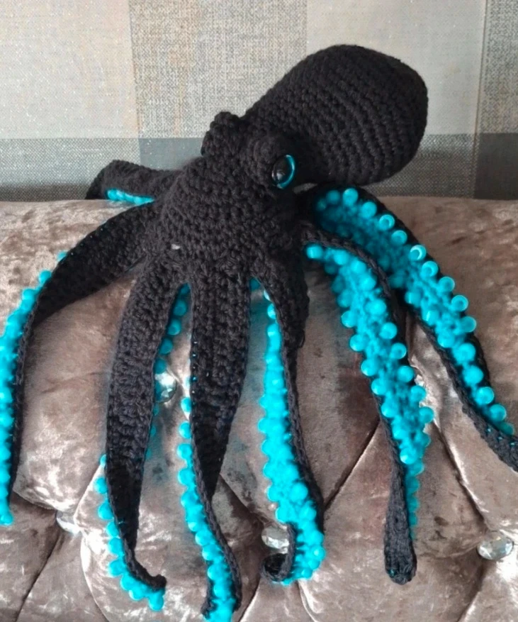 Weighted beaded sensory octopus