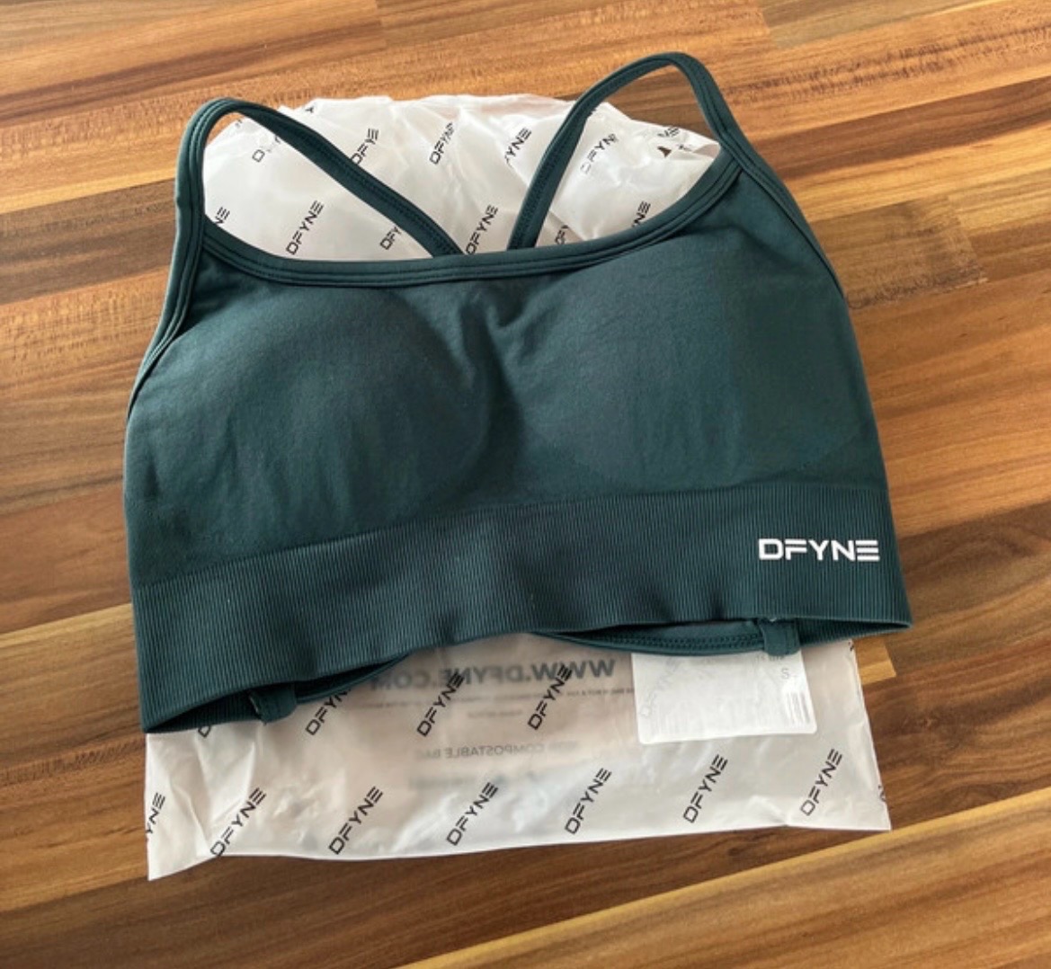 DFYNE green sports bra size small