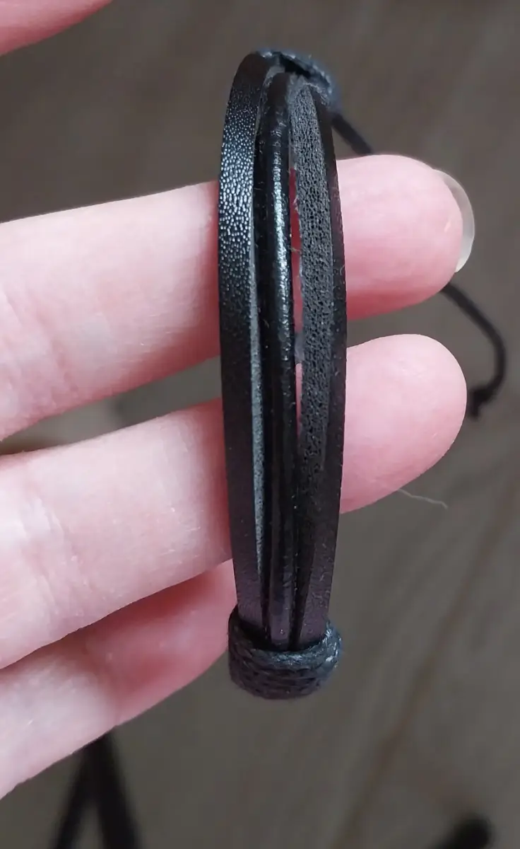 Leather friendship bracelet with 4 strings