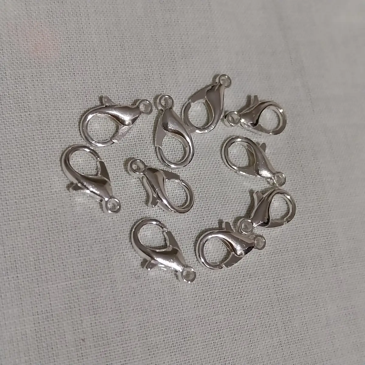 10 x silver coloured lobster clasps