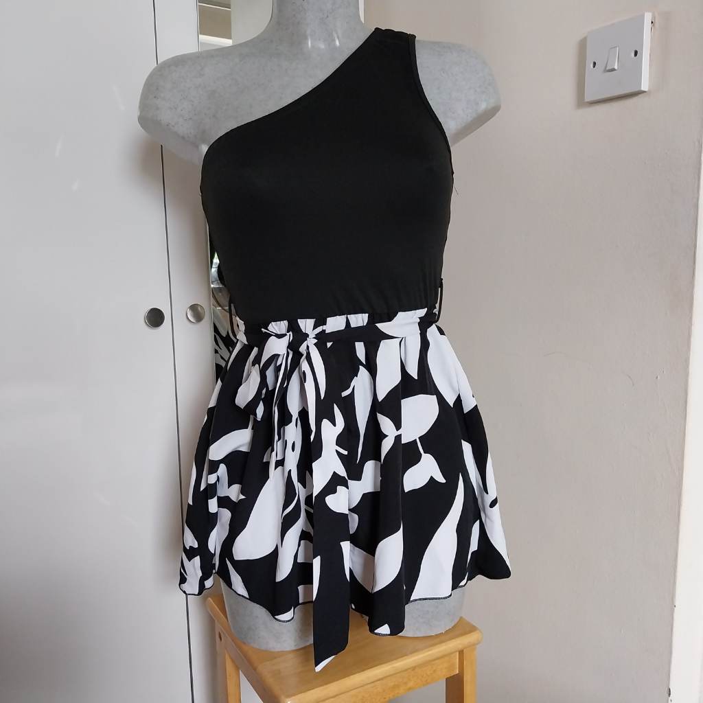 Play suit black and white off the shoulder