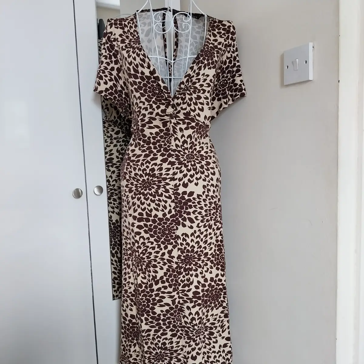 Lovely dress with short sleeves and tie waist