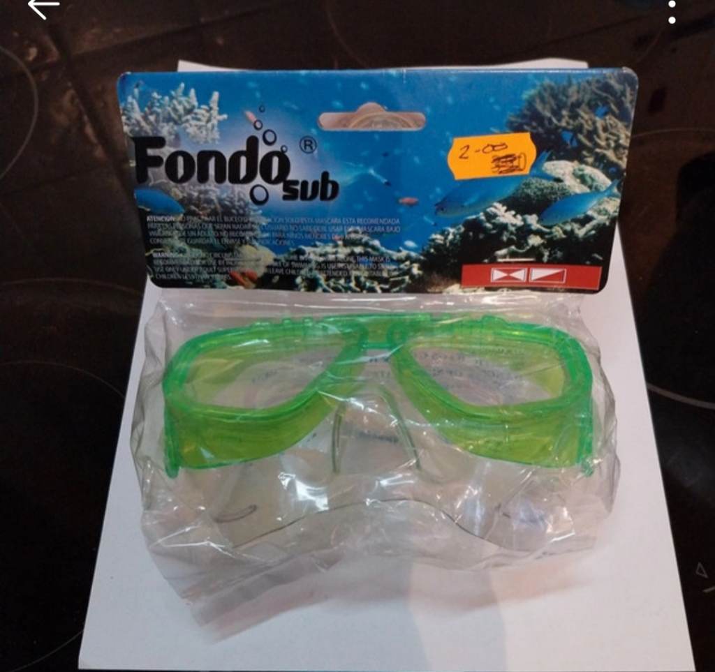 Swimming goggles