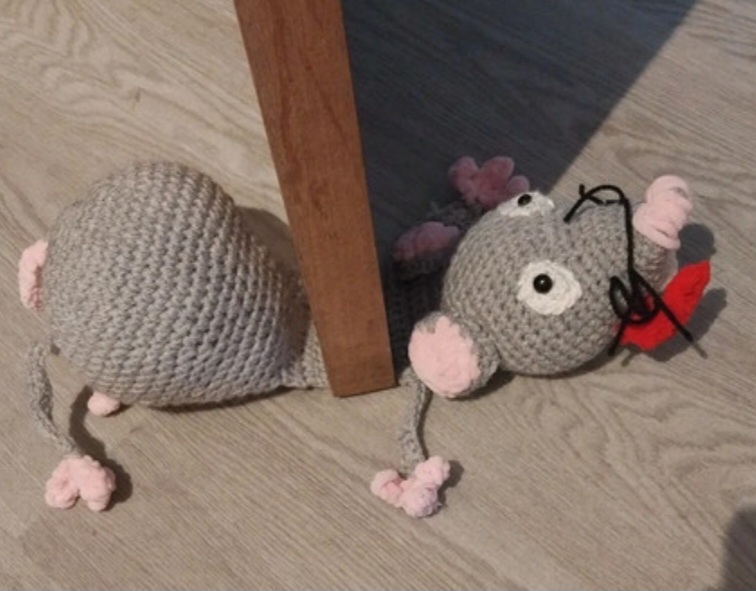 Door stop comedy rat