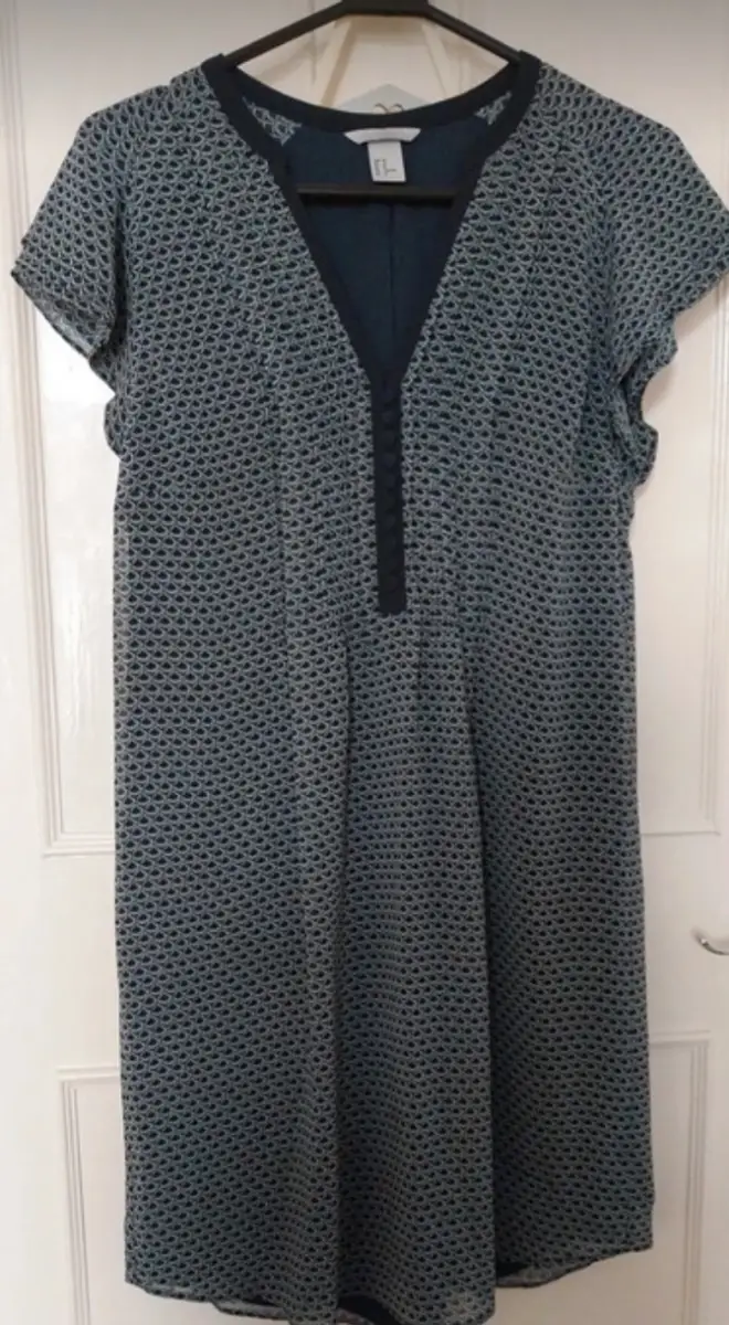 Fully lined dress with buttons and pleats detail