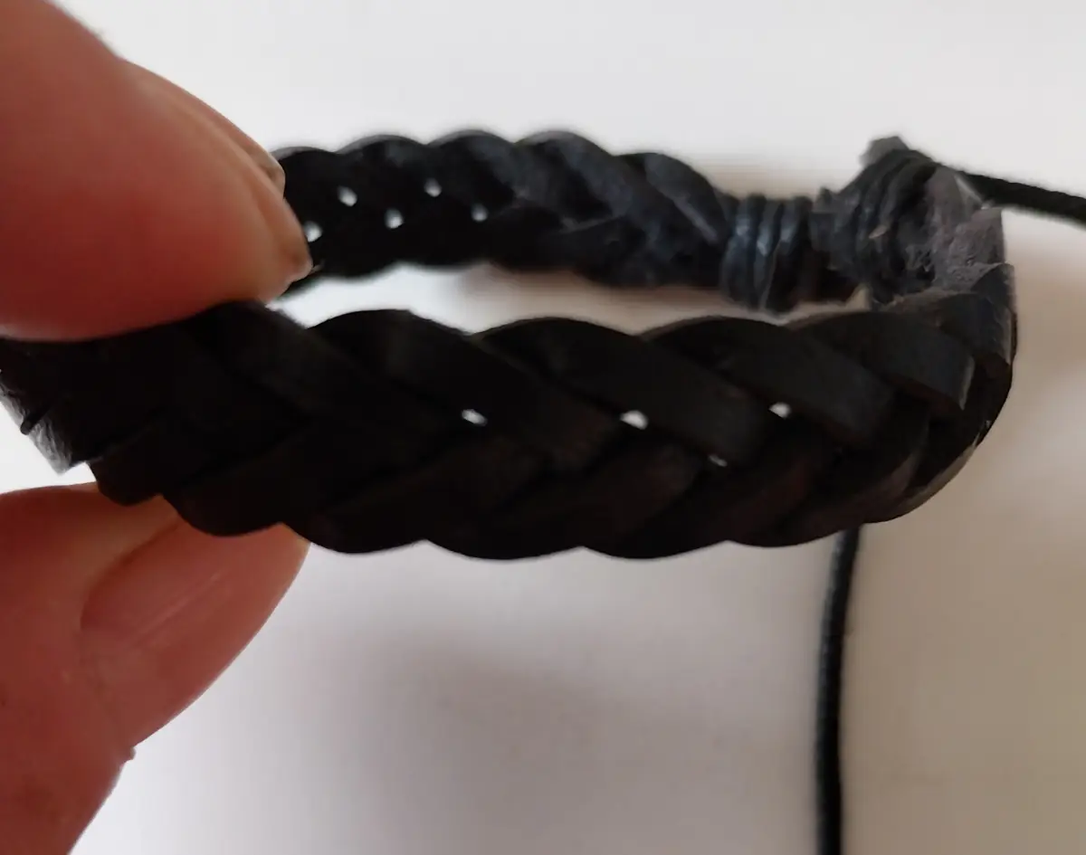 Black leather friendship bracelet plat design