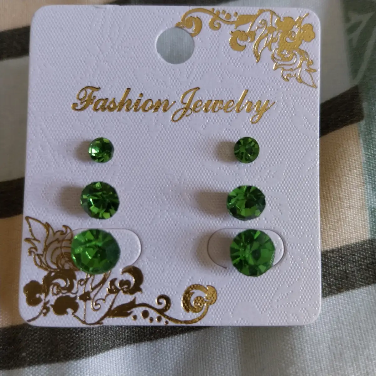 Stud earrings 3 sizes green