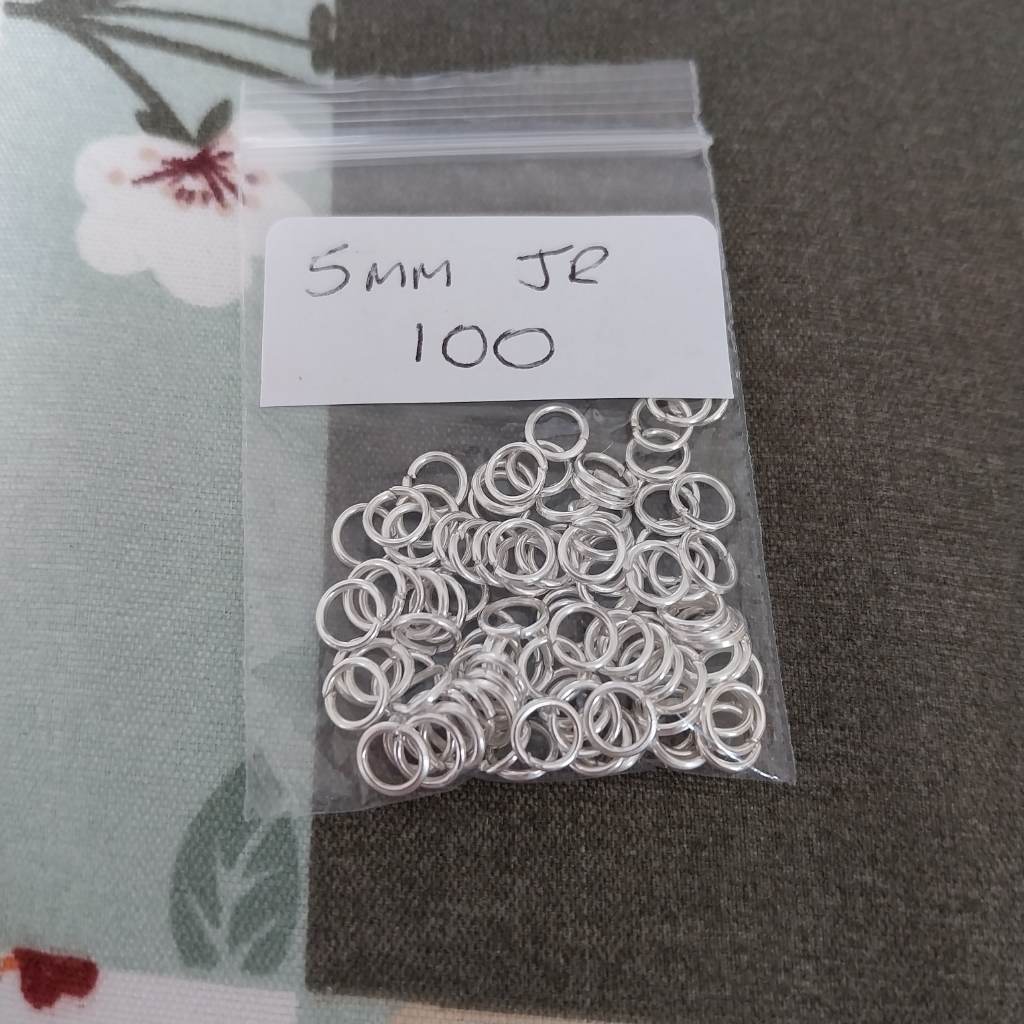Approx 100 x  5mm silver coloured jump rings findings