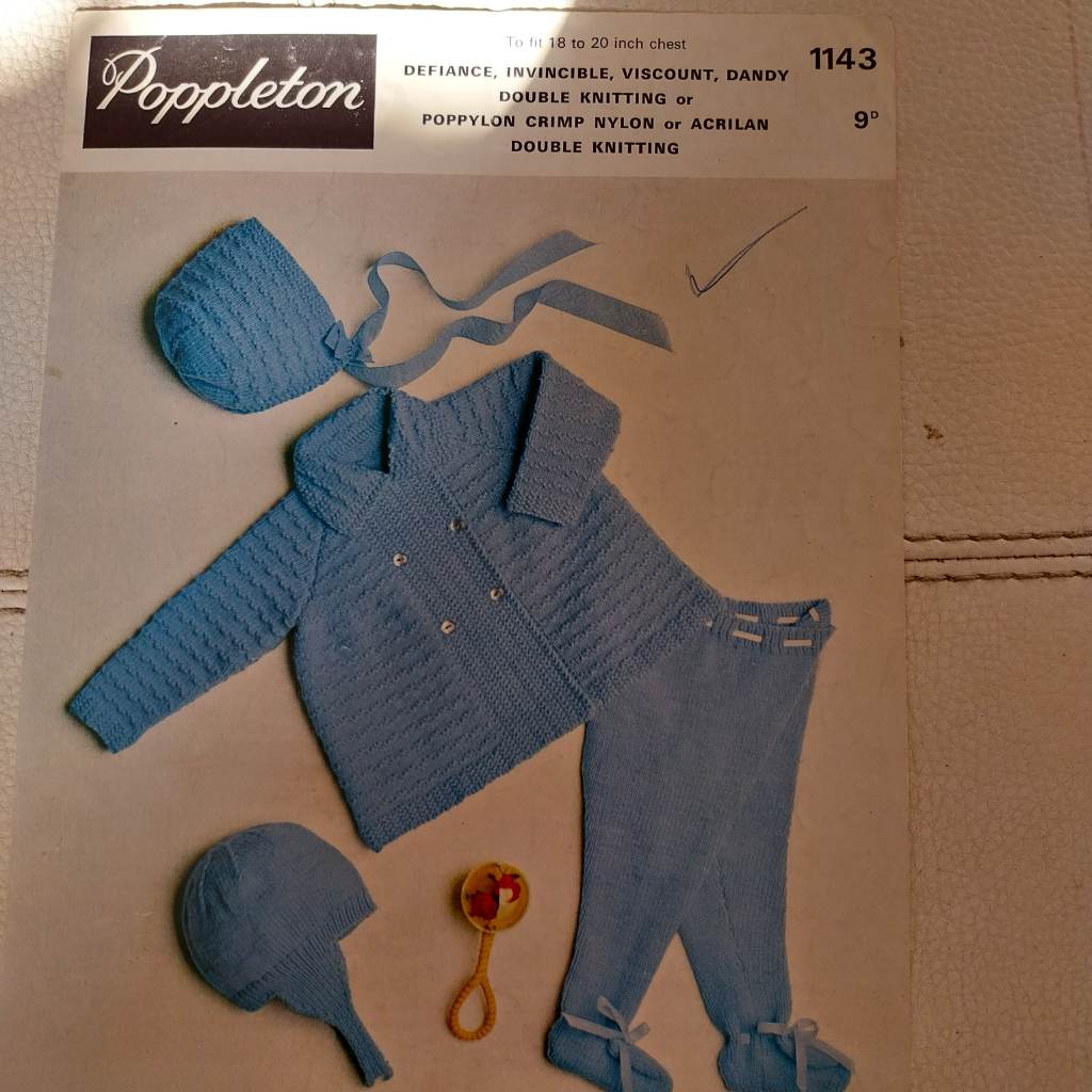 Knitting pattern for pram set