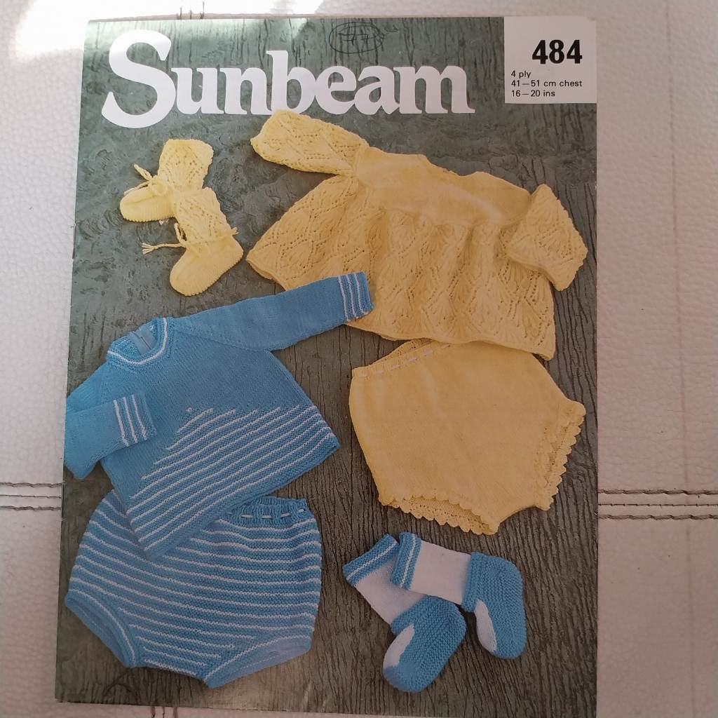 Knitting pattern for tops with matching pants and bootees