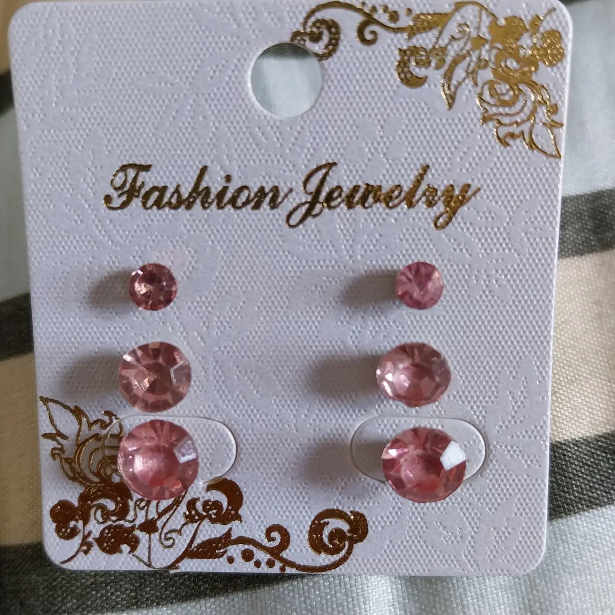 Set of 3 pink assorted sizes earrings