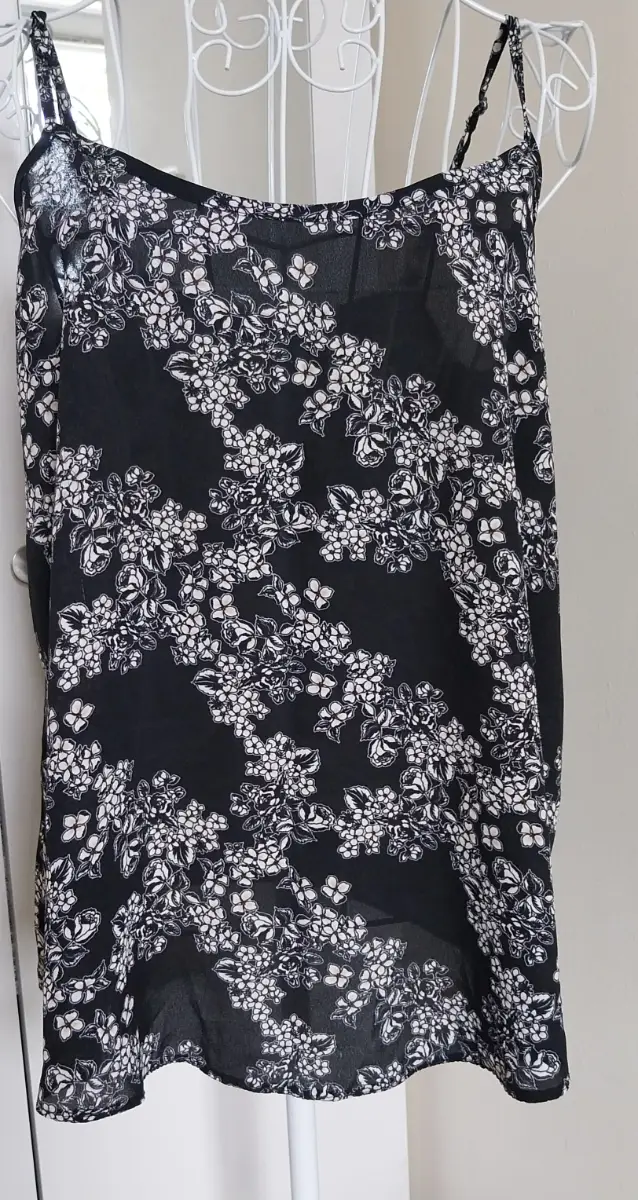 Top with adjustable straps