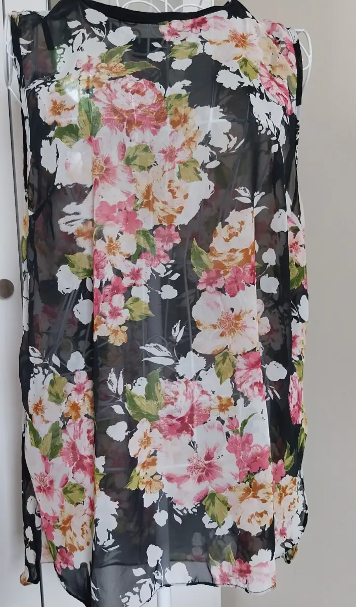 Shear floral top