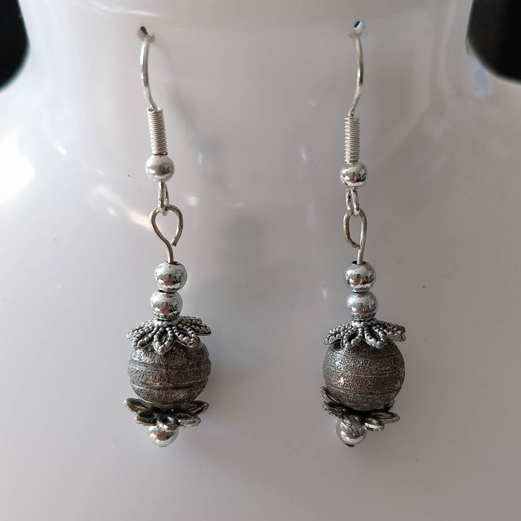 Grey and silver coloured earrings