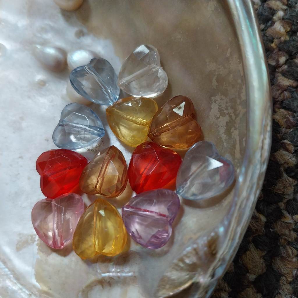 12 x glass heart beads