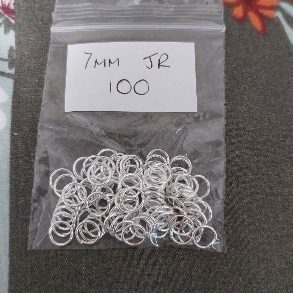 Approx 100 x 7mm silver coloured jump rings findings