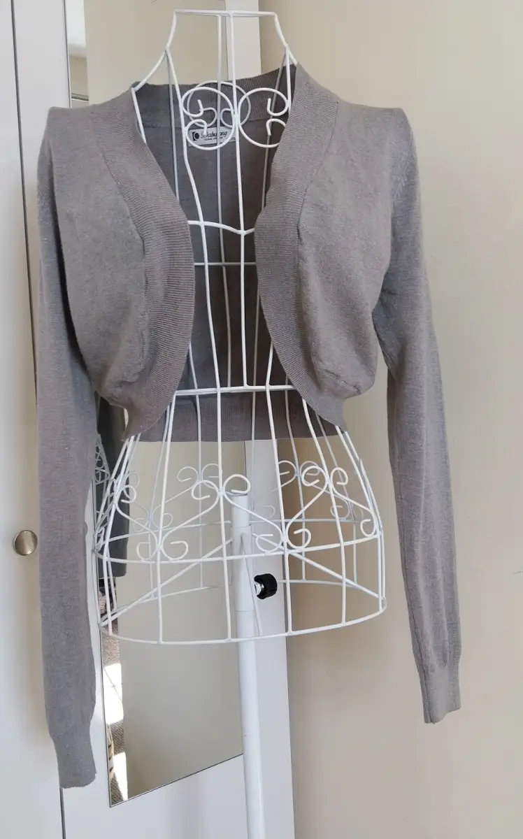 Long sleeved grey bolero