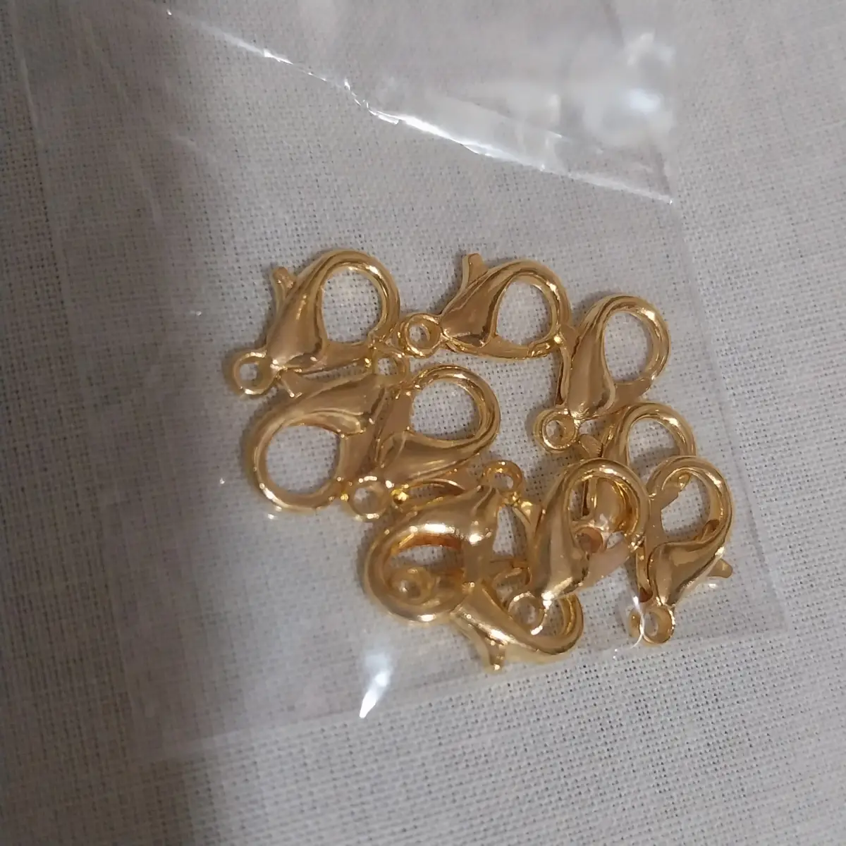 10 x gold coloured lobster clasps