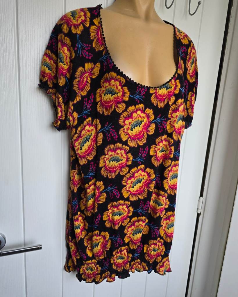 3815 Stunning Papaya large flowers print supersoft short-sleeved top blouse