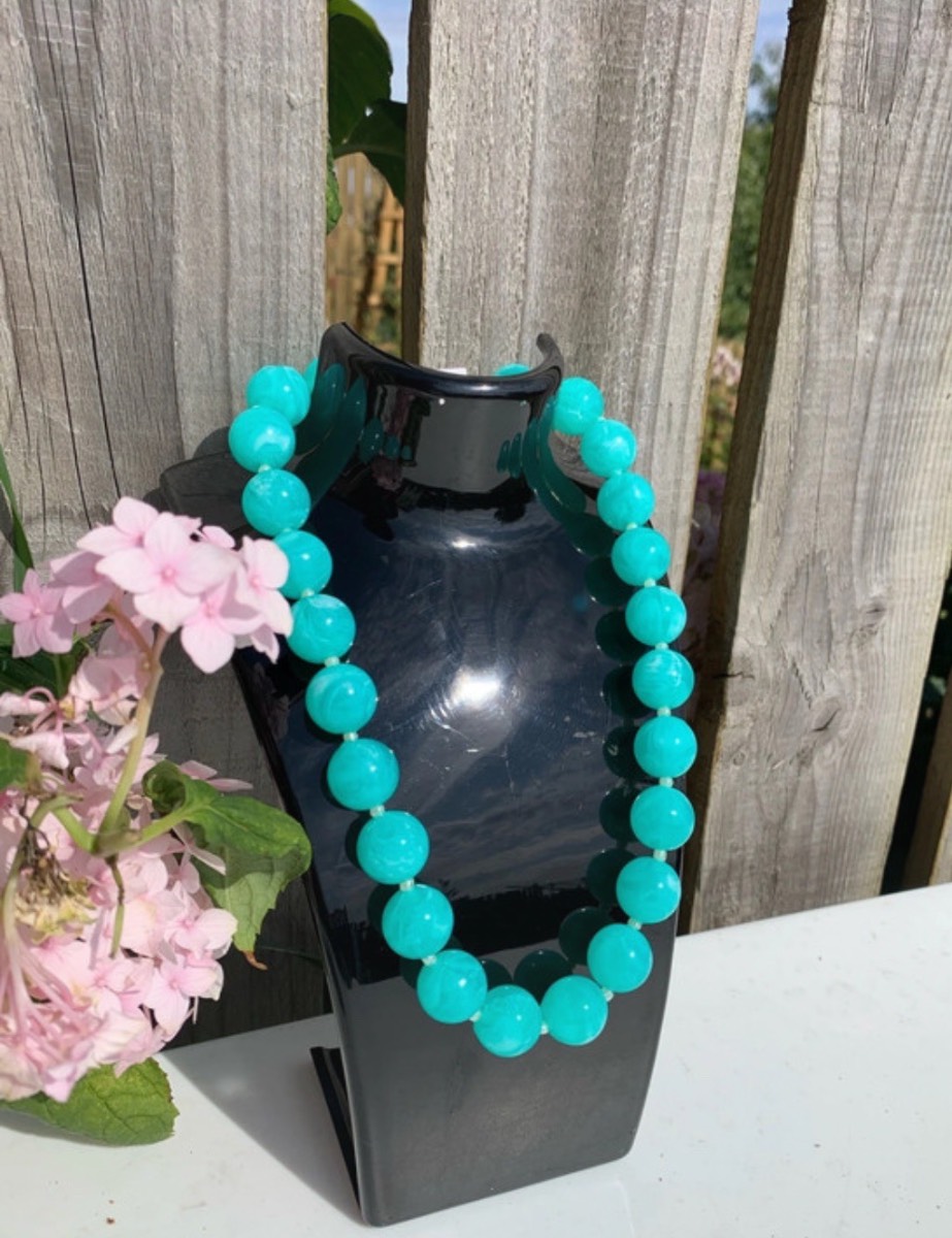 Acrylic Beaded Round Necklace