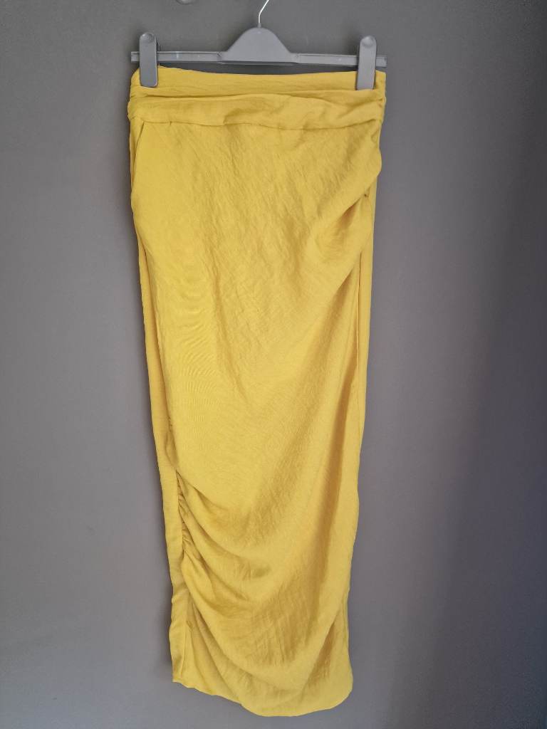 Yellow skirt