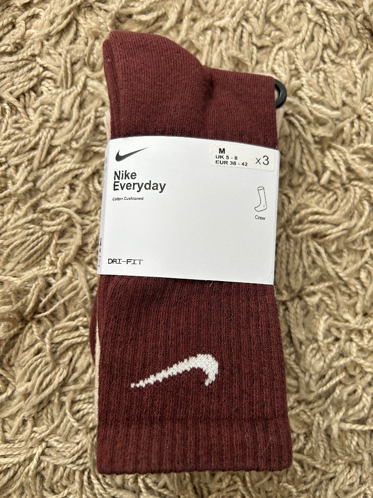 Nike Everyday Dri-FIT Crew Socks Burgundy Size M Brand New