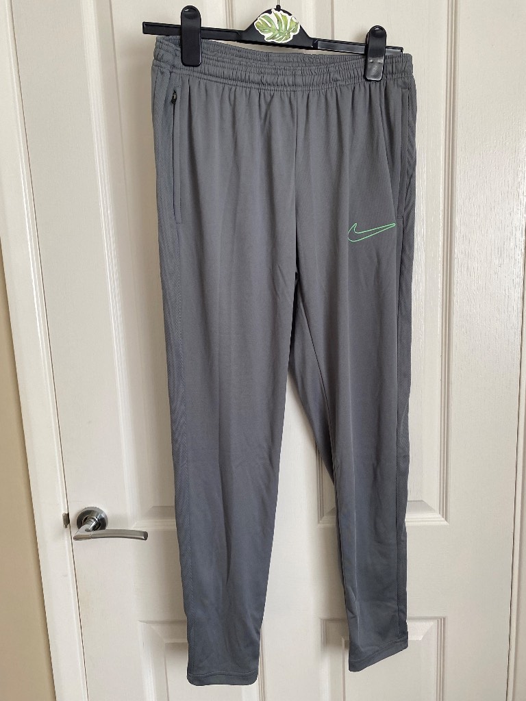 Nike joggers dri fit medium men’s ankle zip