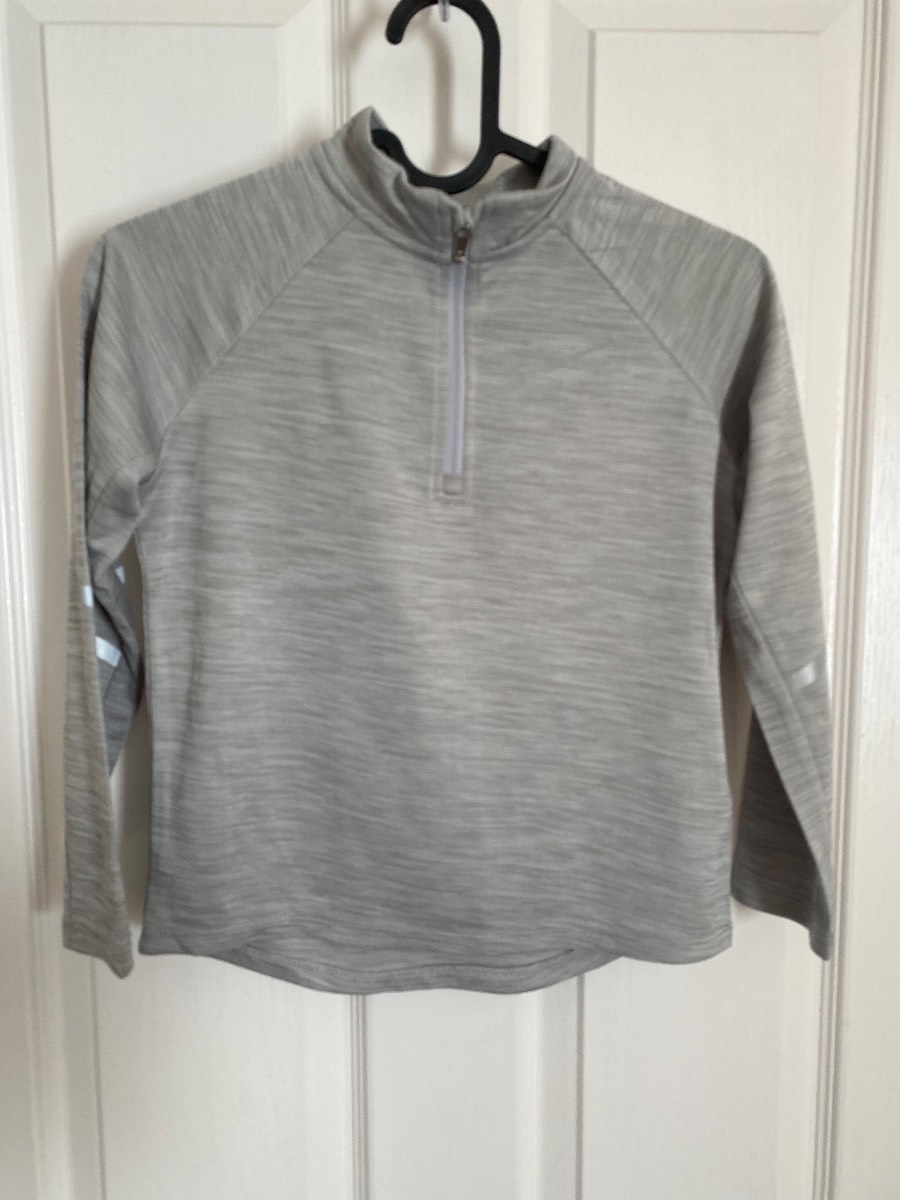 Nike dri fit quarter zip long sleeve top 5/6 years