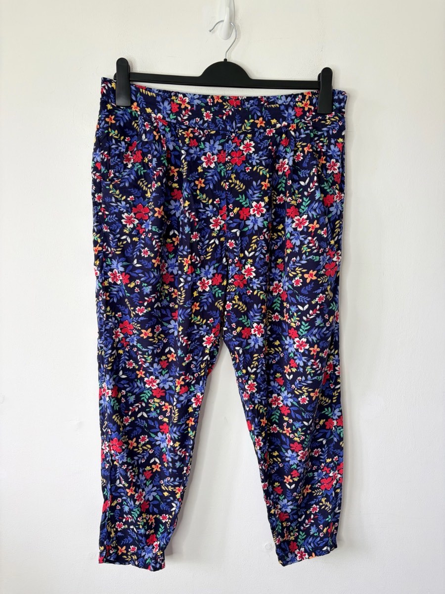 Bonmarche Women’s Navy Vibrant Floral Print Cropped Summer Trousers Size 18