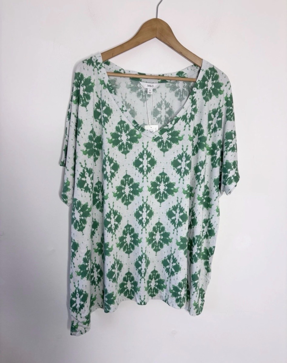 New Marks And Spencer Women’s Green Geometric Patterned Summer T-Shirt Size 22