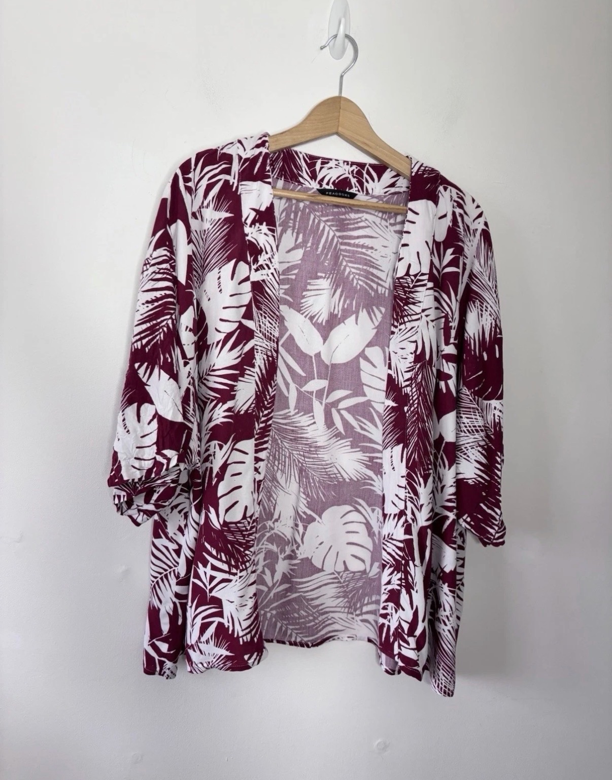 Peacocks Women’s Burgundy Tropical Leaf Print Thin Kimono Size Large