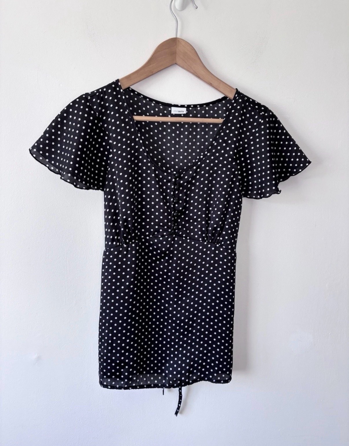 Casual-Chic Ethel Austin Black White Polka Dot Flutter Sleeve Top Size 14