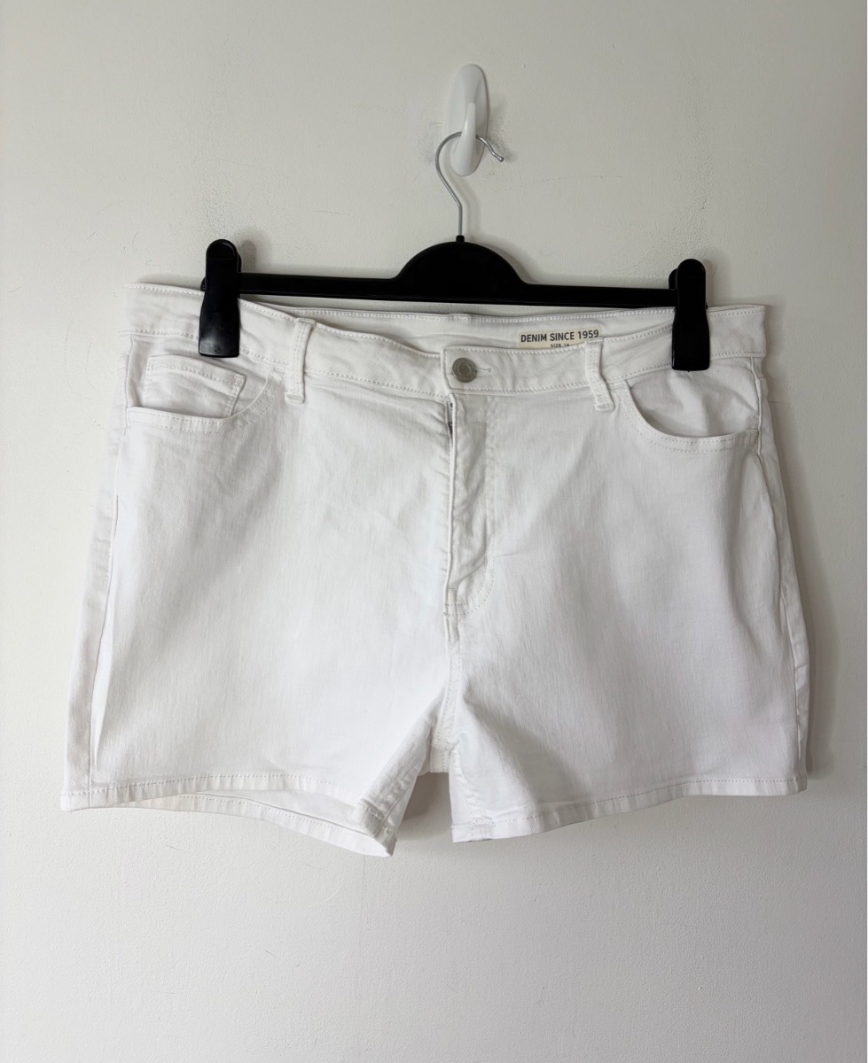Marks And Spencer Women’s White High Waisted Stretchy Summer Shorts Size 16