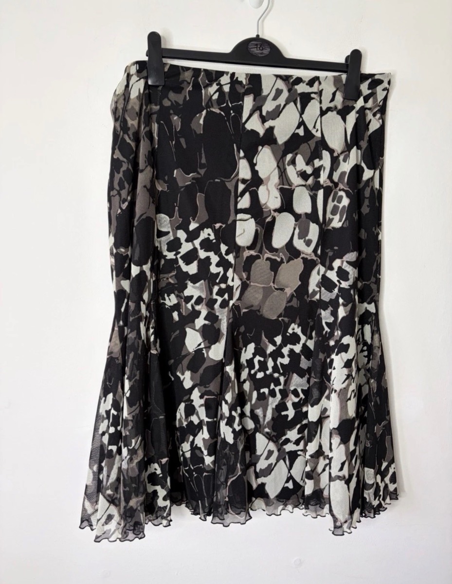 Marks & Spencer Women’s Black Patterned Lined Midi Skirt Size 18