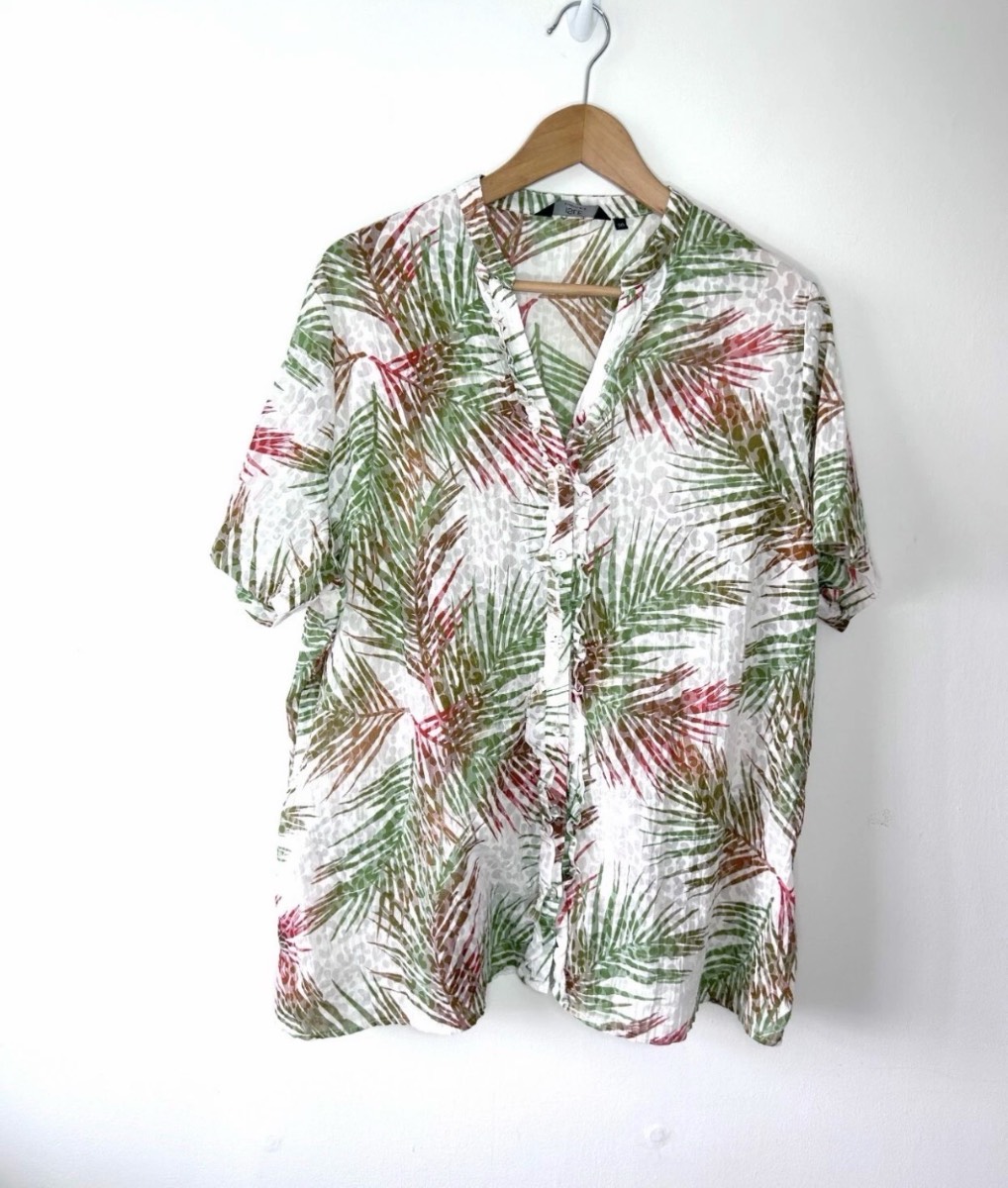 Isle Essentials Women’s Cream Palm Leaf Print Textured Summer Top Size 20