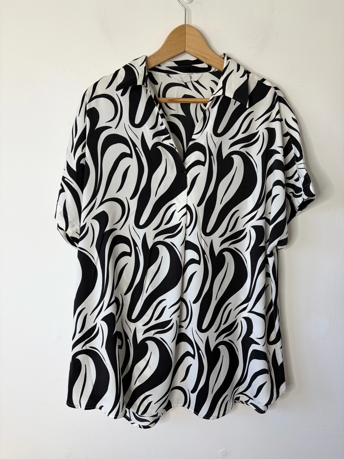 Marks And Spencer Women’s Bold Abstract Print Satin Short Sleeved Blouse Size 14