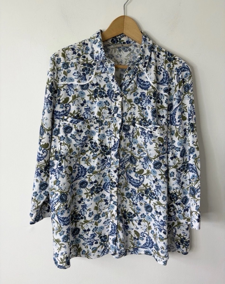 TU Women’s Blue Flower Print Thin Summer 3/4 Sleeve Blouse Size 14