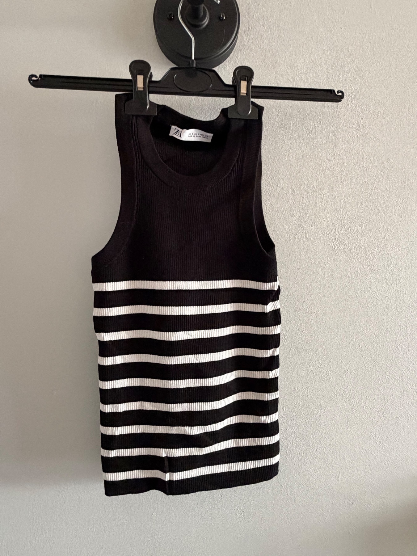Zara black & white ribbed knitted sleeveless tank top size 8/10