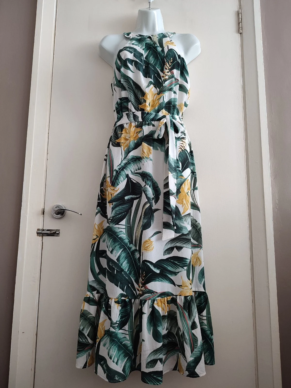 PEACOCKS Tropical Leaf Floral Maxi Dress Size 8 Halter Neck Tie Waist
