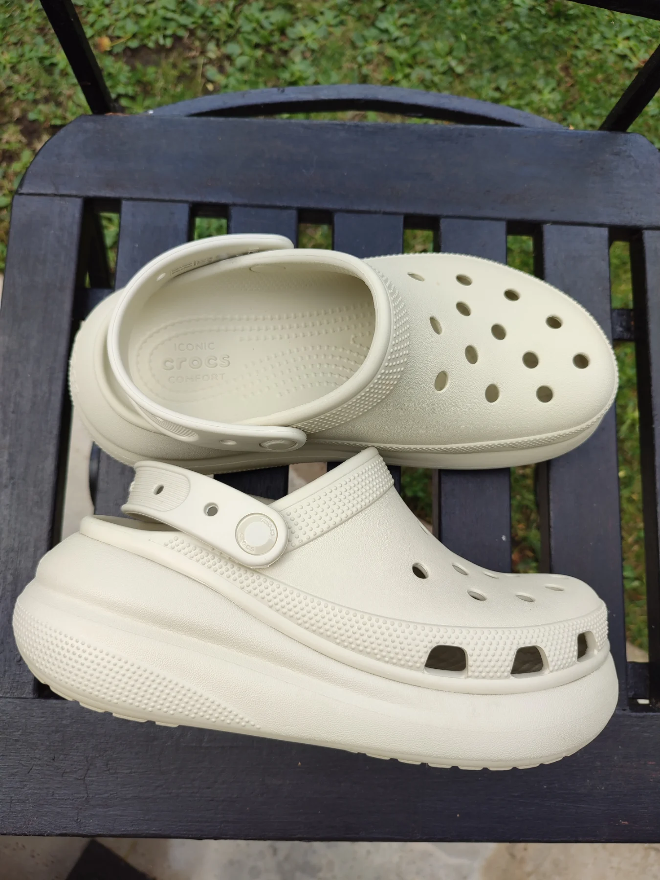 Crocs Classic Crush Clog Platform Sandals – Bone / Off White (M5 / W7 / UK 5-6)