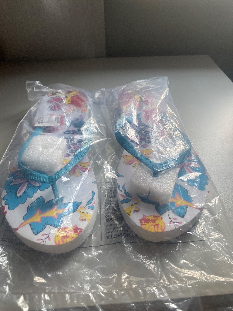Ladies fip flops size 5/6