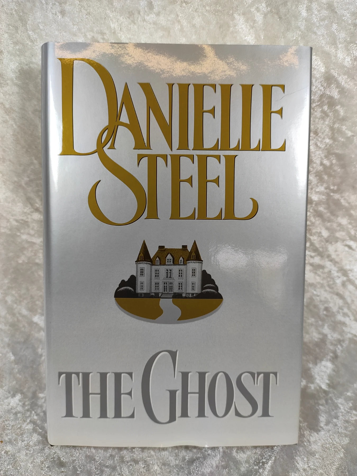 The Ghost  Vintage Danielle Steel Hardback Book 1998
