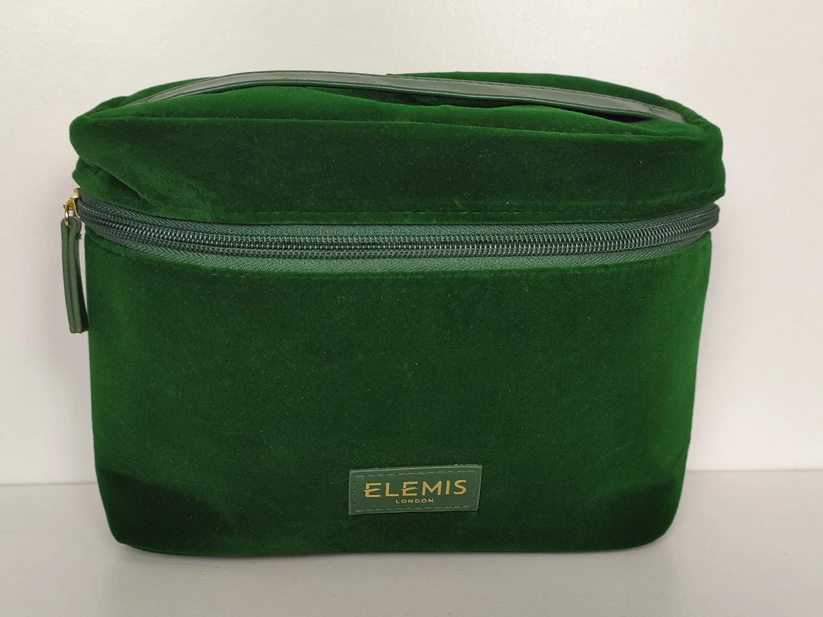 Elemis London Forest Green Velvet Feel Toiletries Makeup Bag/Case with Handl