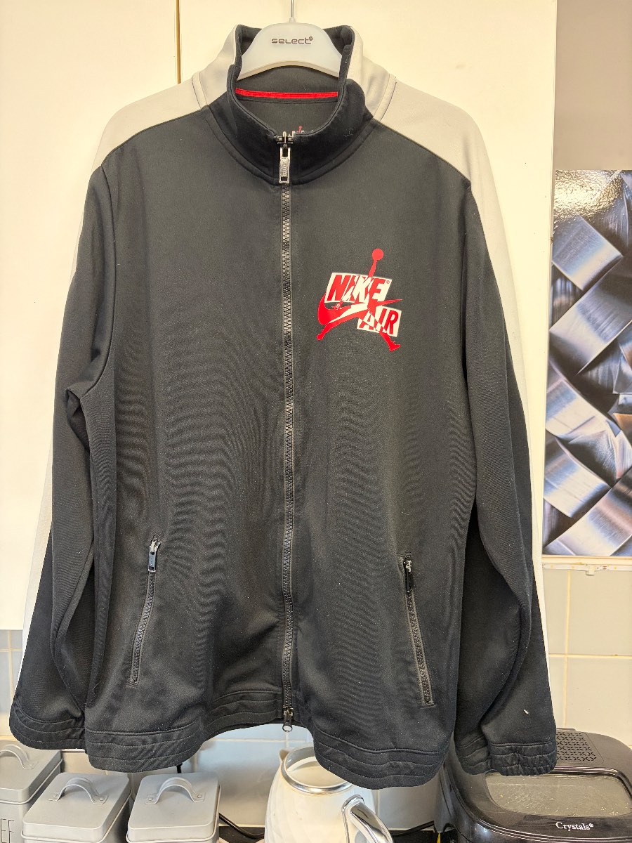 Nike/jordon track top