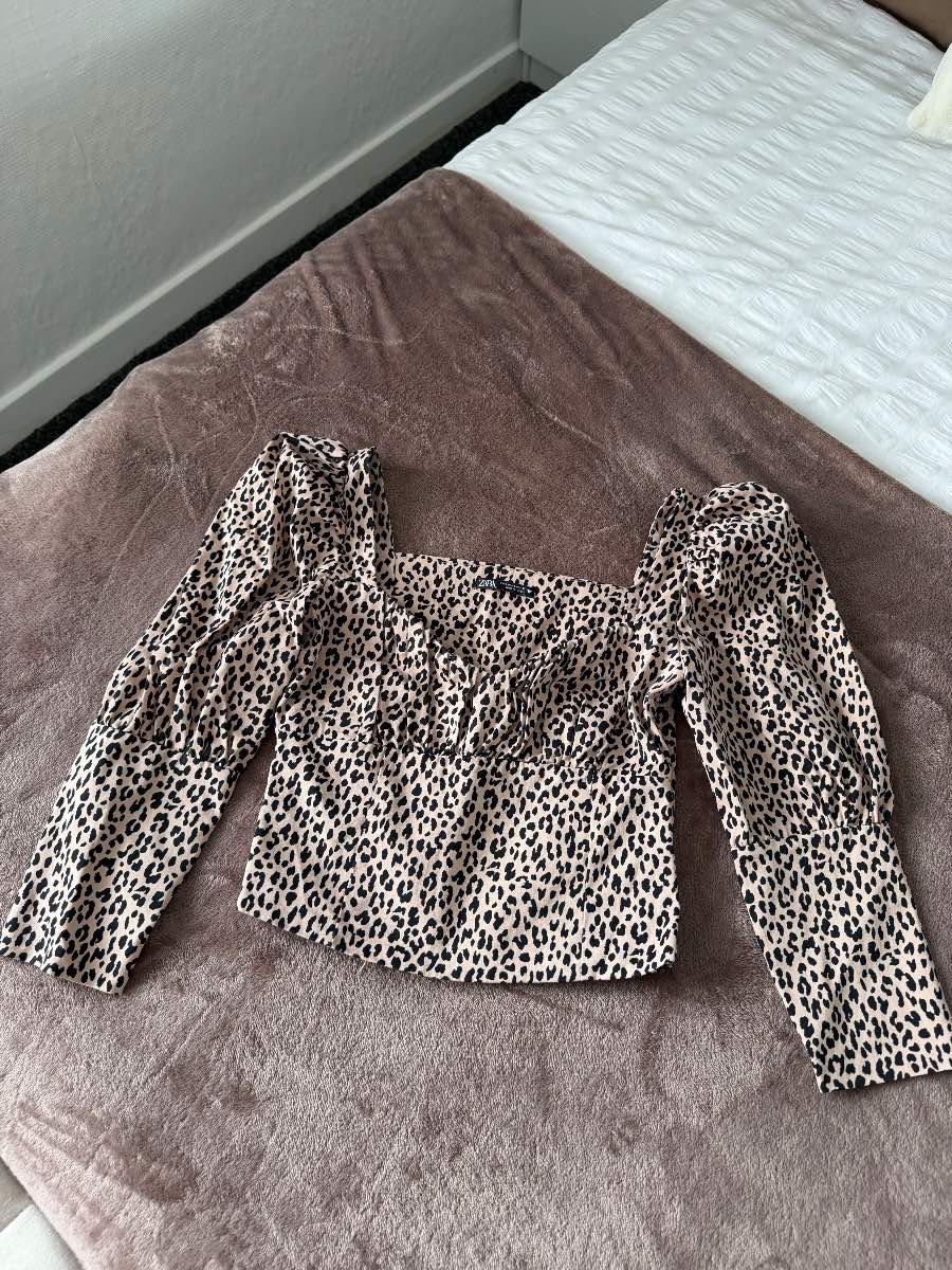 Zara brown animal print long sleeve crop top Size S