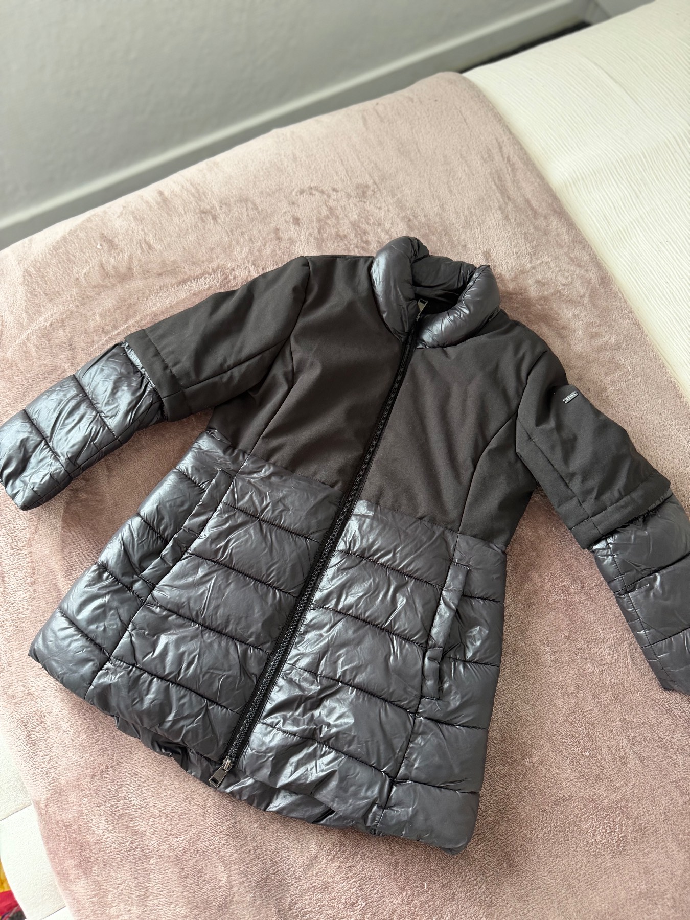 I Do girl’s black puffer coat Age 6