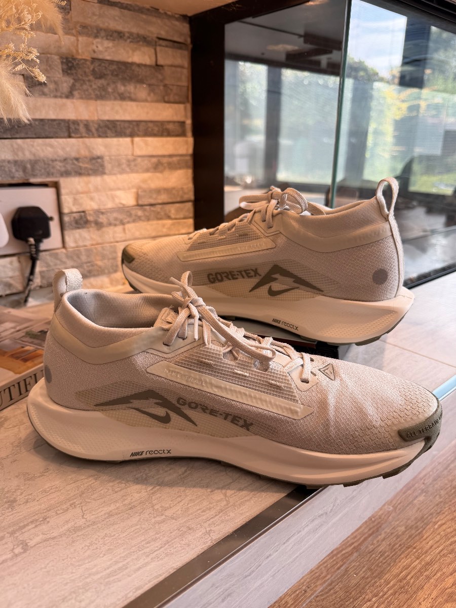 Nike trail ATC trainers for men size 9 Uk