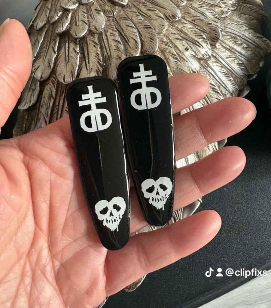 2 x gothic skull hair clip slides indie alt goth